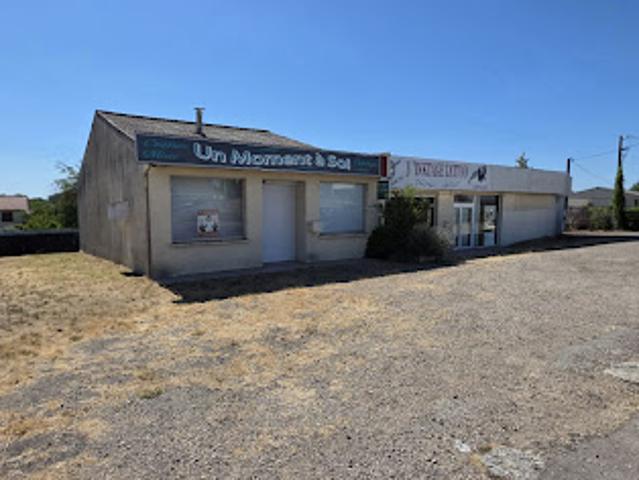 Local Commercial vente à Confolens