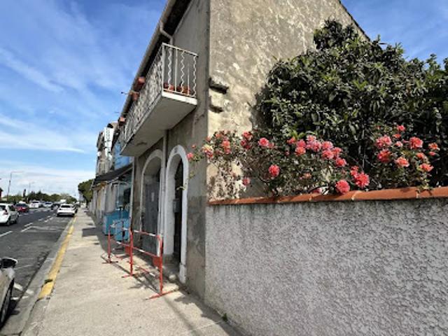Local Commercial vente à Mèze