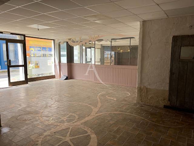 Local Commercial vente à Fontenay-le-Comte, Fontenay-le-comte