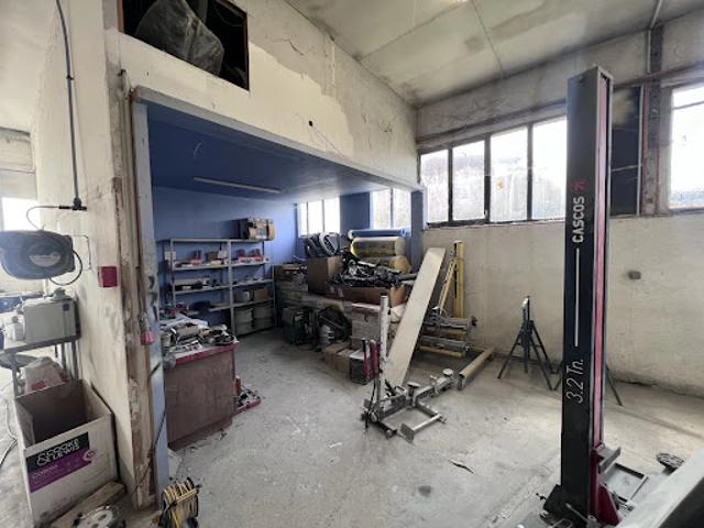 Local Commercial vente à Cour St Sauveur, Nevers