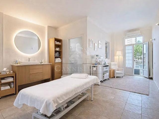 Local Commercial vente à Arrondissement de Draguignan, Saint-raphaël
