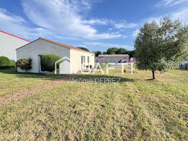 Local Commercial vente à Fontenay-le-Comte, Les Magnils-reigniers