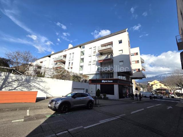 Local Commercial vente à Voiron, Isère