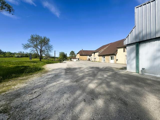 Local Commercial vente à Lons-le-Saunier, Sellières
