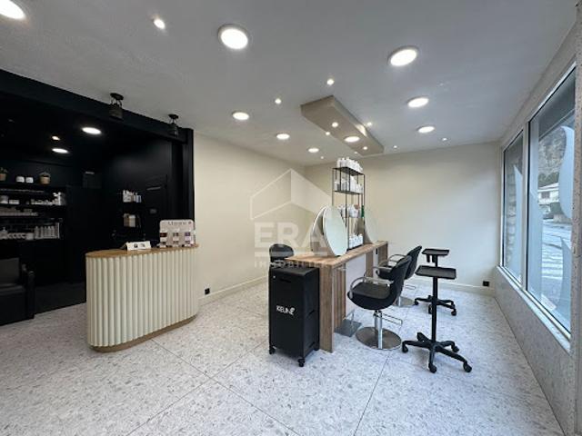 Local Commercial vente à Digne-les-Bains, Les Mées