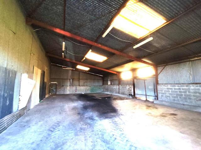 Local Commercial vente à Saint-Denis-d'Authou, Saintigny