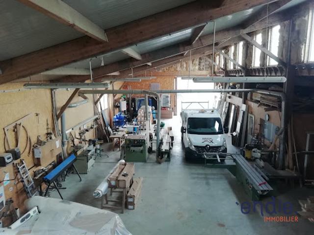 Local Commercial vente à Saint-Amand-Montrond, Sancoins