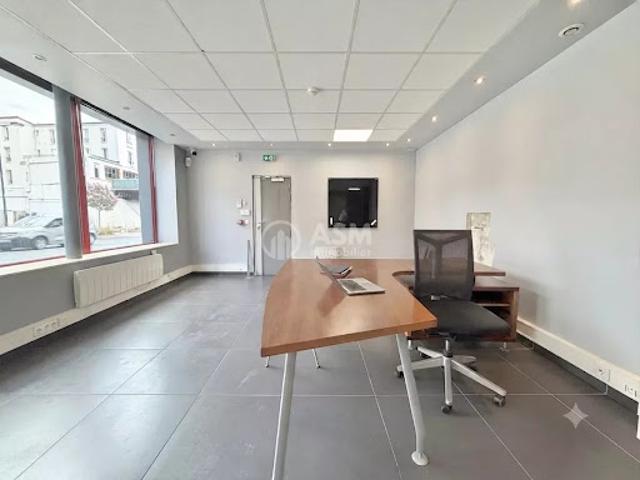 Local Commercial vente à Nanterre, Courbevoie