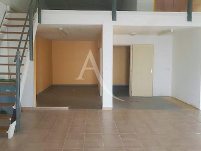 Local Commercial vente à Saintes
