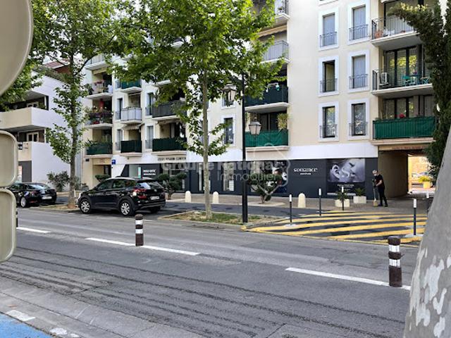 Local Commercial vente à Lunel, Hérault