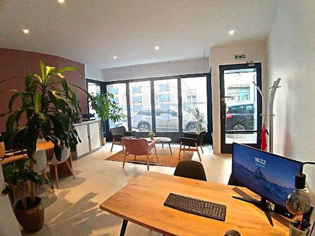 Local Commercial vente à Villefranche-sur-Saône, Rhône