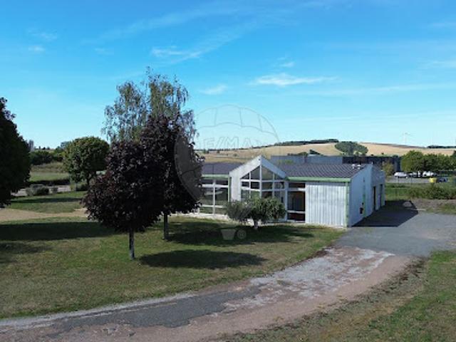 Local Commercial vente à Clamecy, Nièvre