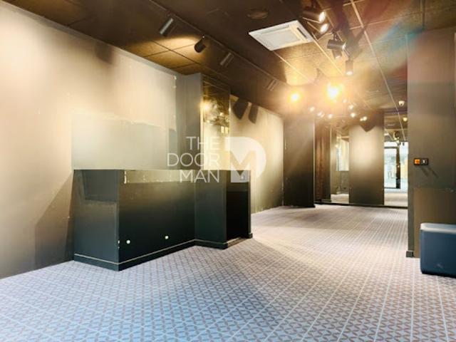 Local Commercial vente à Laval