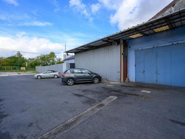 Local Commercial vente à Louvroil, Nord