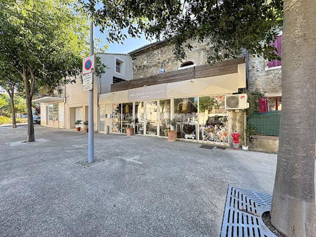 Local Commercial vente à Camaret-sur-aigues