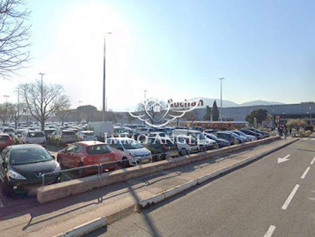 Local Commercial vente à Marseille, Aubagne