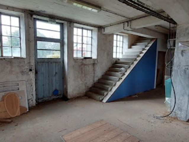 Local Commercial vente à Fontenay-le-Comte, L'hermenault