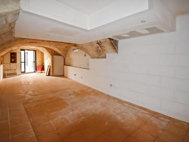 Local Commercial vente à Nîmes, Uzès