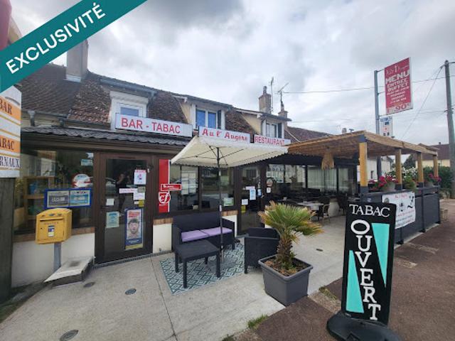 Local Commercial vente à Saint-Amand-Montrond, Charenton-du-cher