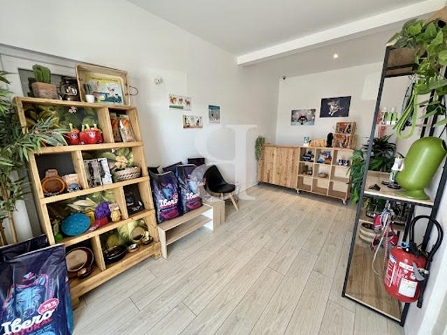 Local Commercial vente à Nyons, La Bégude-de-mazenc