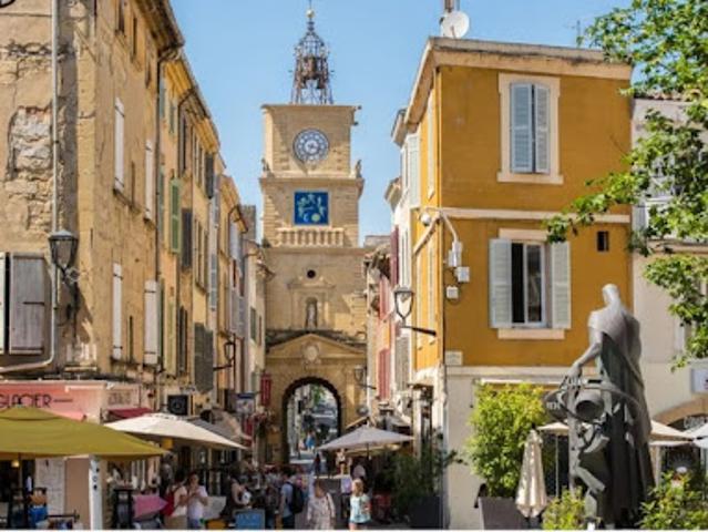 Local Commercial vente à Aix-en-Provence, Salon-de-provence