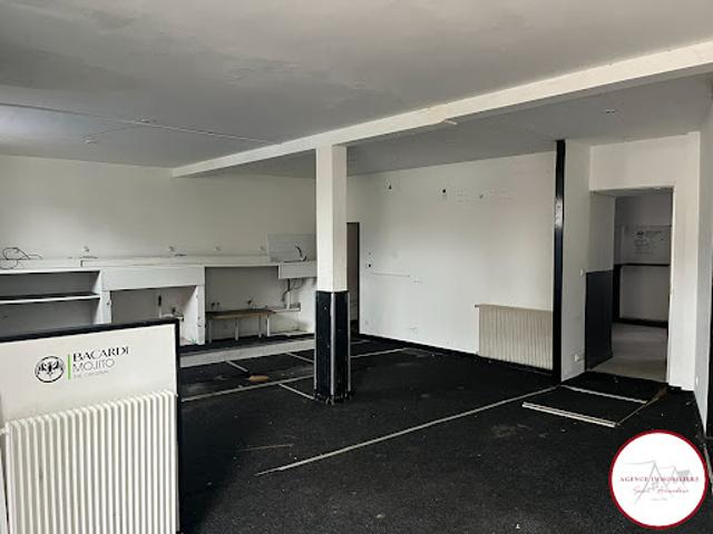 Local Commercial vente à Saint-Amand-Montrond, Saint-amand-montrond