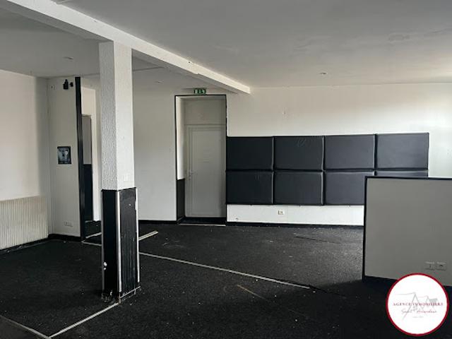 Local Commercial vente à Saint-Amand-Montrond, Saint-amand-montrond