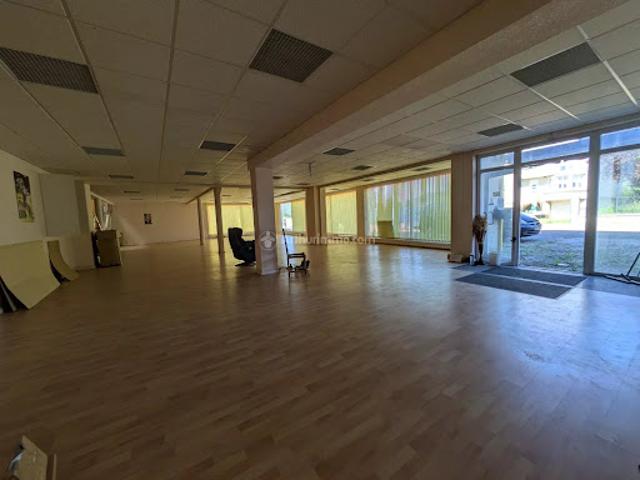 Local Commercial vente à Neufchâteau, Liffol-le-grand