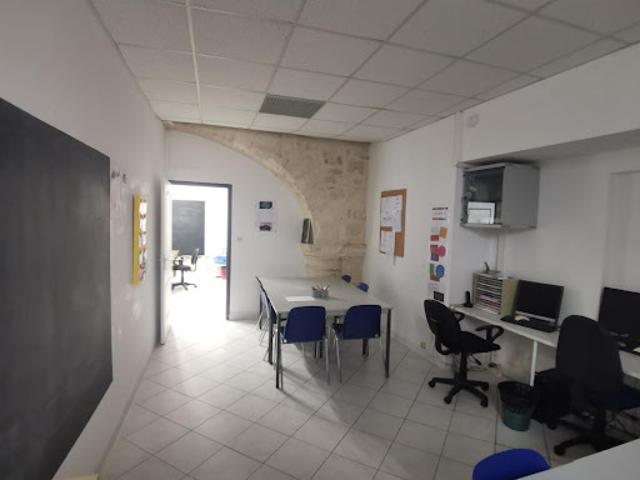 Local Commercial vente à Nîmes, Beaucaire