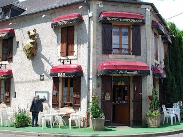 Local Commercial vente à Saint-Amand-Montrond, Cuffy