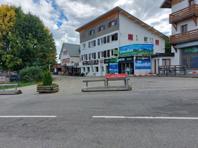 Local Commercial vente à Chambéry, Les Déserts