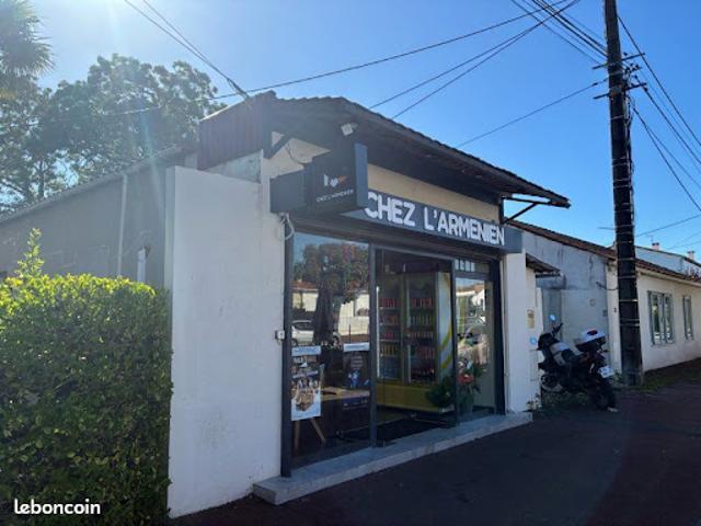 Local Commercial vente à Saintes