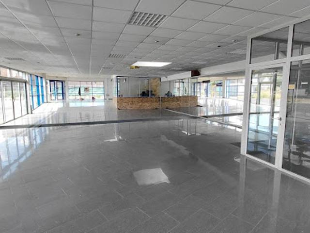 Local Commercial vente à Fontainebleau, Montcourt-fromonville