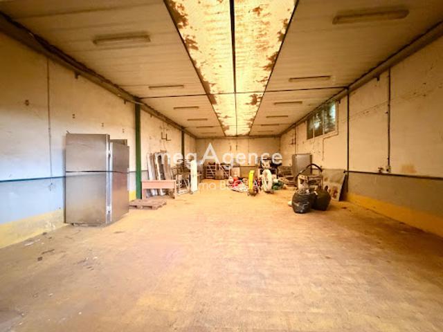 Local Commercial vente à Sens, Champigny