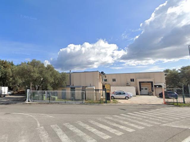 Local Commercial vente à Arrondissement de Toulon, Solliès-pont