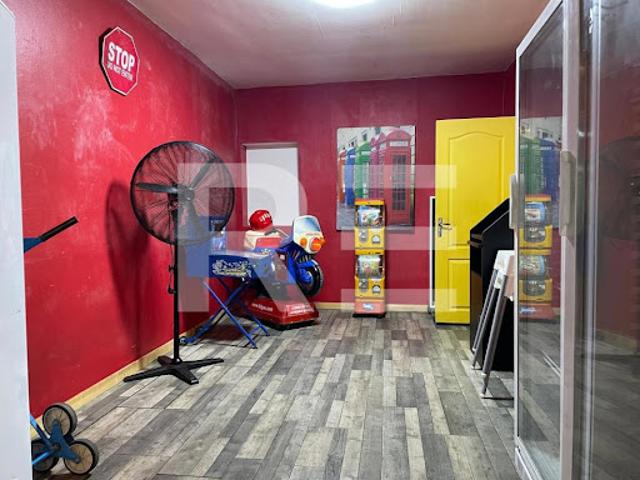Local Commercial vente à Nîmes, Aigues-mortes