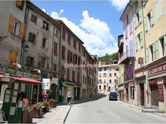 Local Commercial vente à Castellane