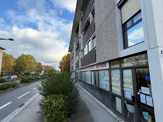 Local Commercial vente à Saint-Julien-en-Genevois, Ville-la-grand
