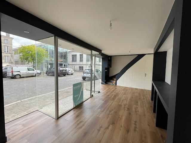 Local Commercial vente à Fontenay-le-Comte, Fontenay-le-comte
