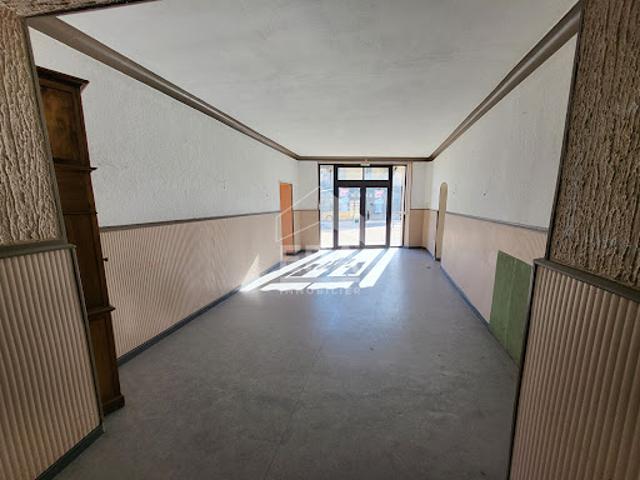 Local Commercial vente à Digne-les-Bains, Château-arnoux-saint-auban