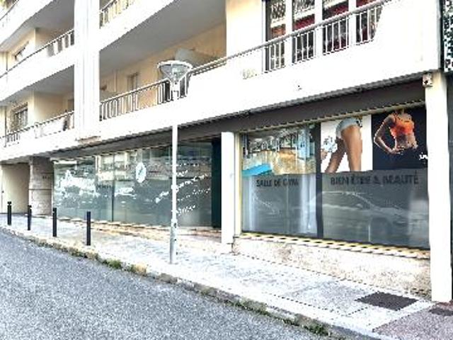 Local Commercial vente à Grasse, Antibes