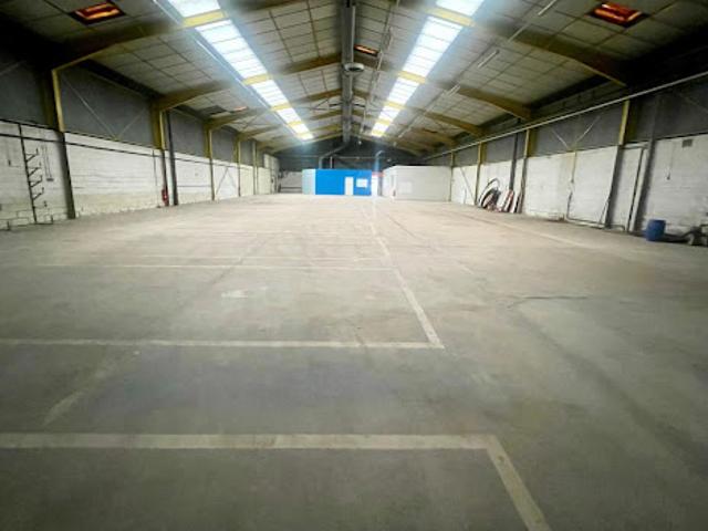 Local Commercial vente à Saint-Quentin, Neuville-saint-amand