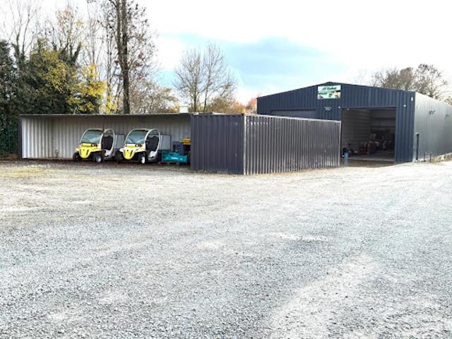 Local Commercial vente à Saintes, Saint-georges-des-coteaux