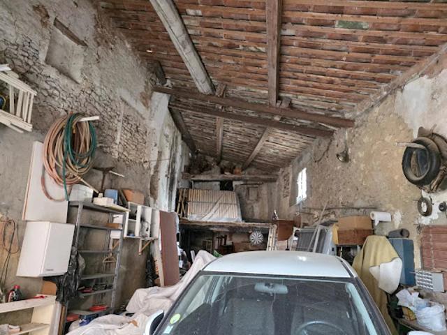 Local Commercial vente à Apt, Saint-saturnin-lès-apt