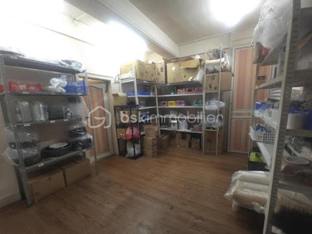 Local Commercial vente à Sens