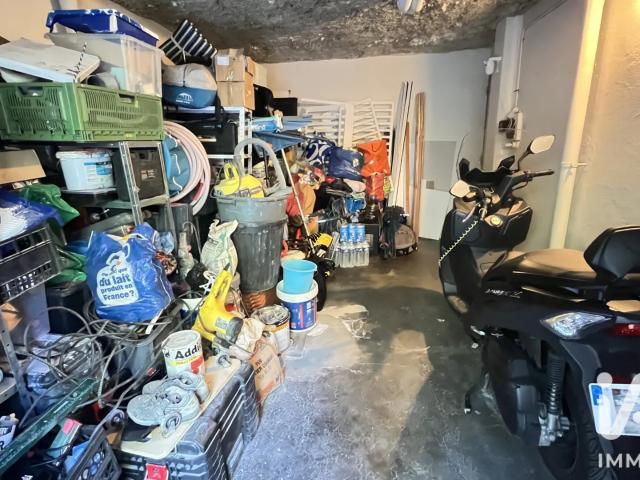 Garage vente à Clos d'Orville, Nîmes