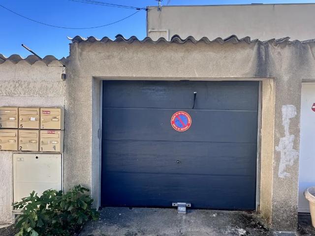 Garage vente à Uchaud, Gard