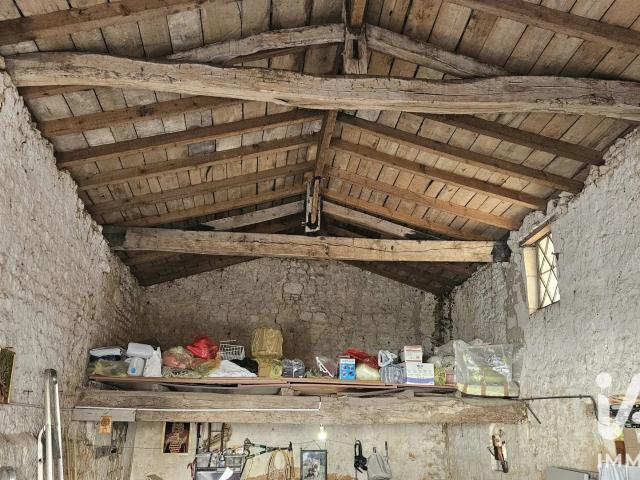 Garage vente à Saint-Jean-d'Angély, Taillebourg