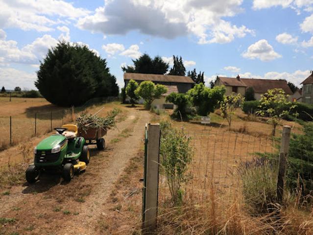 Garage vente à Saint-Amand-Montrond, Cours-les-barres