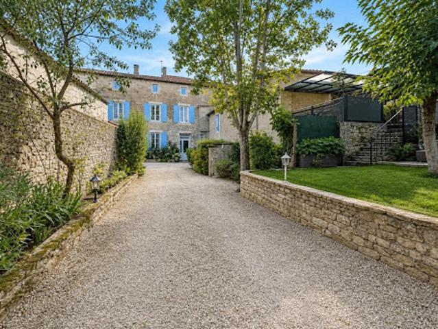 Villa vente à Ruffec, Charente